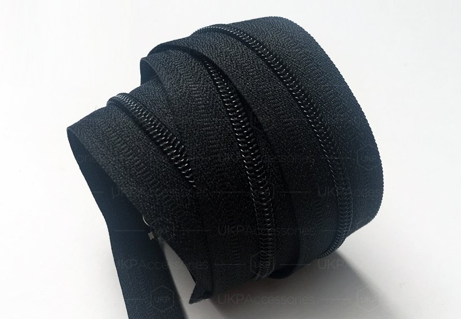 Plastic coil zipper
